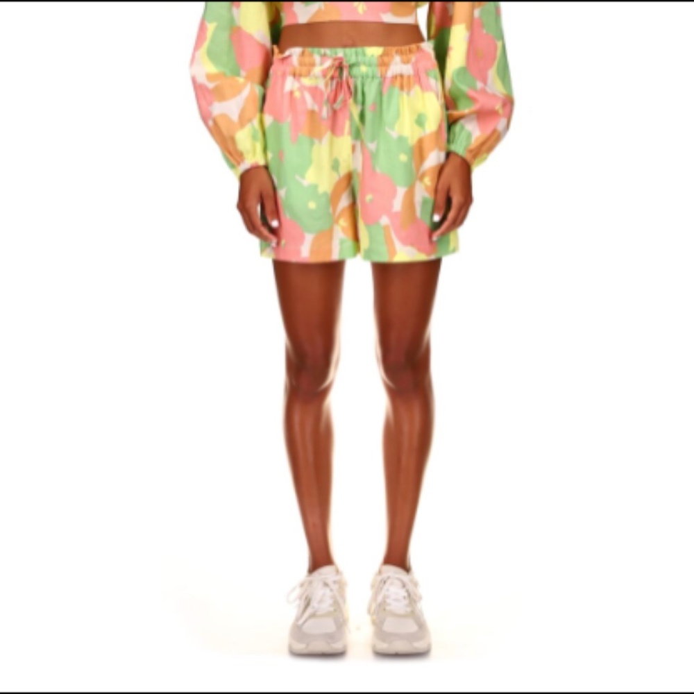 Sanctuary, On Repeat pull-on shorts in flower burst, size L